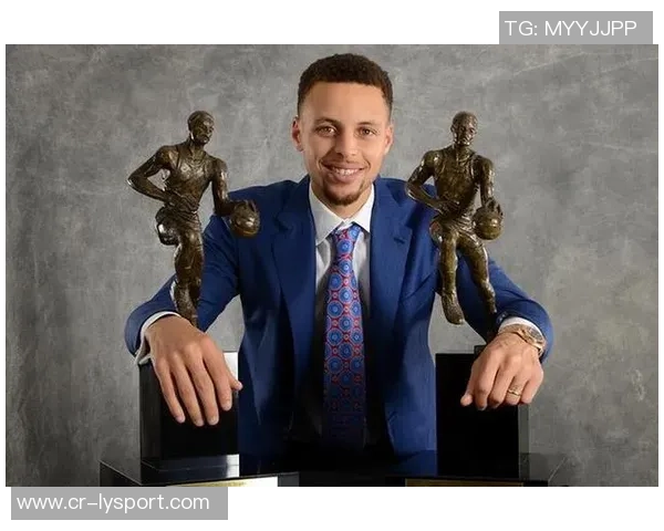 克莱崇拜的4号秀展现多面才华获库里认可非同寻常