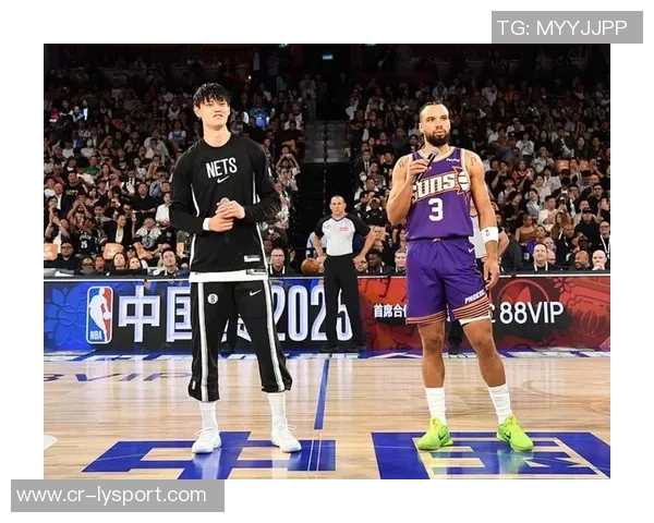 曾凡博全力以赴抢断狄龙皮球倒地争抢引发犯规争议