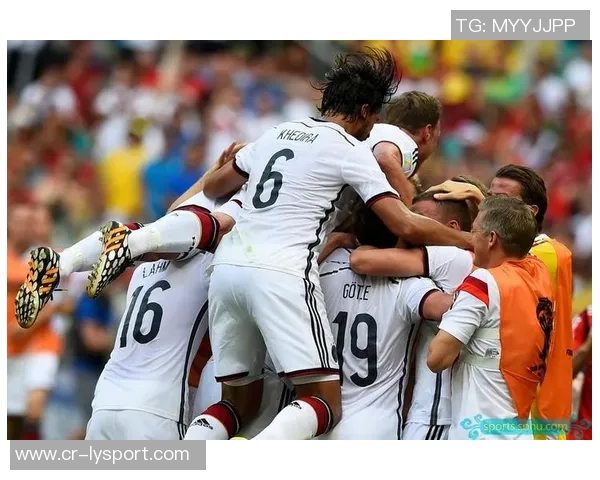 奥多贝尔精准传中特尔头球击中横梁险些破门 奥多贝尔精准传中特尔头球击中横梁险些破门