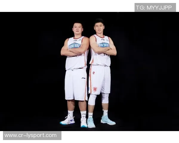 江苏男篮全新定妆照发布新球衣新阵容展现全新气象迎接新赛季 江苏男篮全新定妆照发布新球衣新阵容展现全新气象迎接新赛季