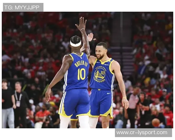 勇士替补发威全队五人得分上双首发火力明显不足 勇士替补发威全队五人得分上双首发火力明显不足