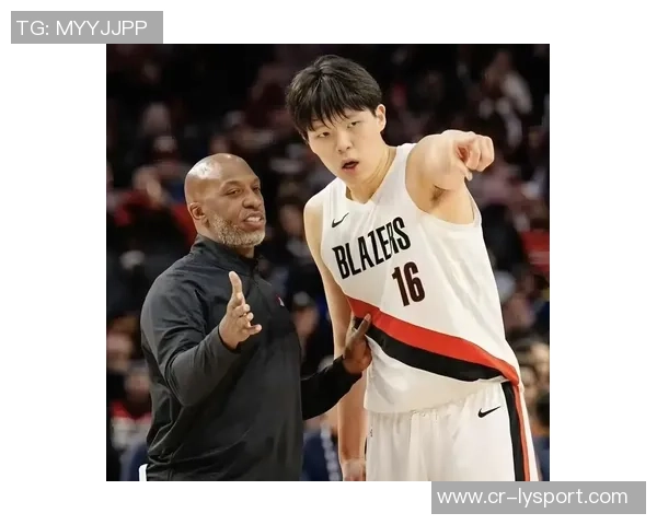 比卢普斯称赞杨瀚森展现出色比赛节奏与精彩表现 比卢普斯称赞杨瀚森展现出色比赛节奏与精彩表现